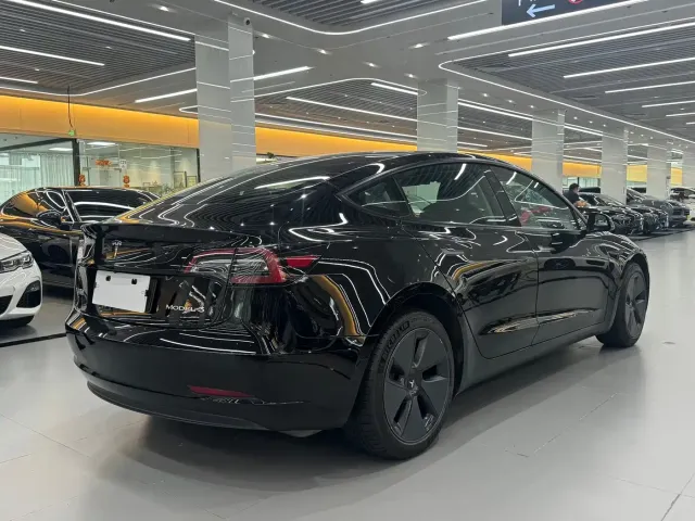 Tesla Model 3 — Фото автомобиля 6