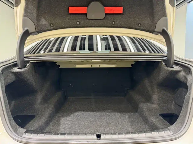 BMW 5 Series — Фото автомобиля 10