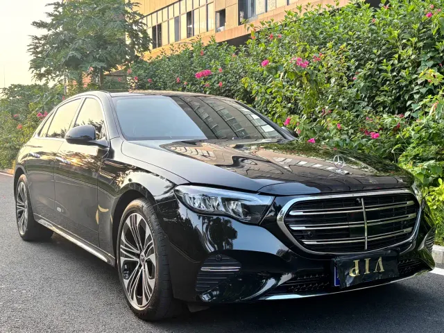 Mercedes-Benz E-Class — Фото автомобиля 3