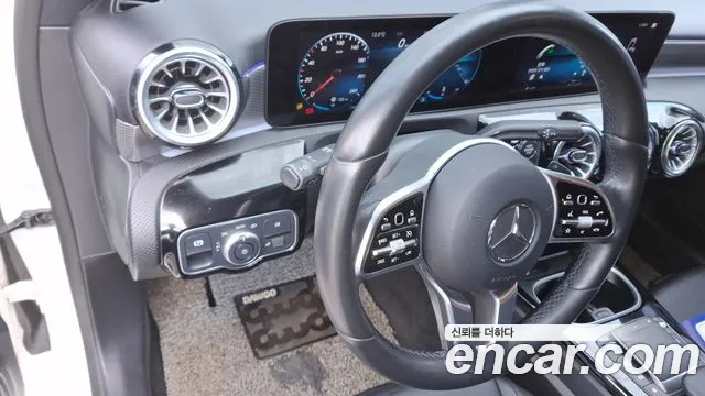 Mercedes-Benz A-Class — Фото автомобиля 10