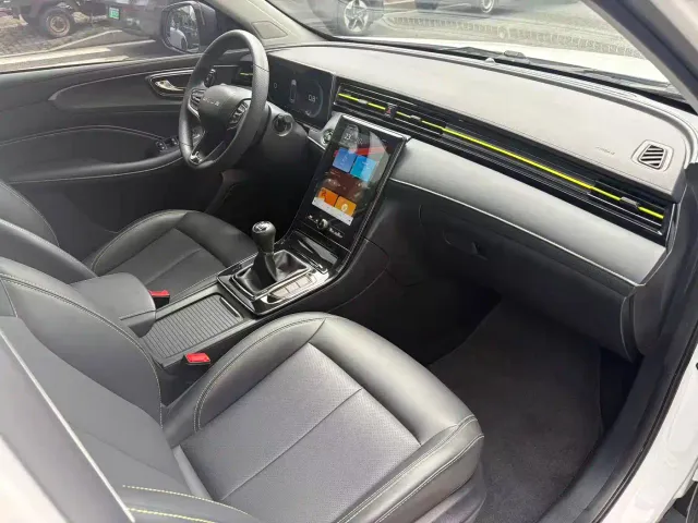 Roewe RX5 — Фото автомобиля 13