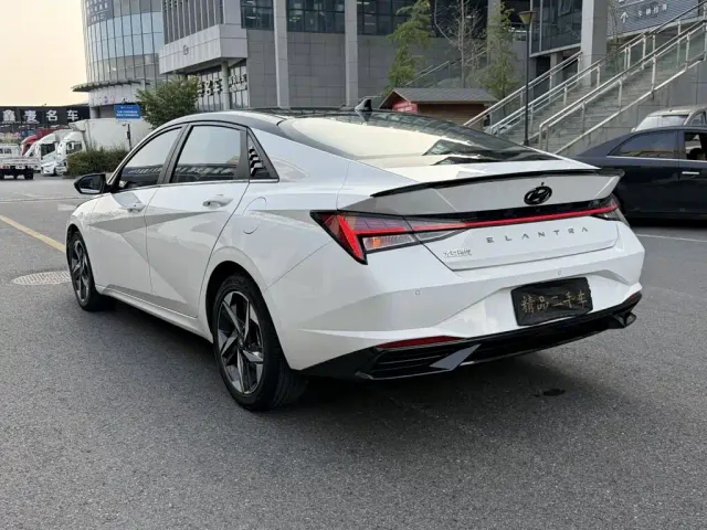 Hyundai Elantra — Фото автомобиля 9