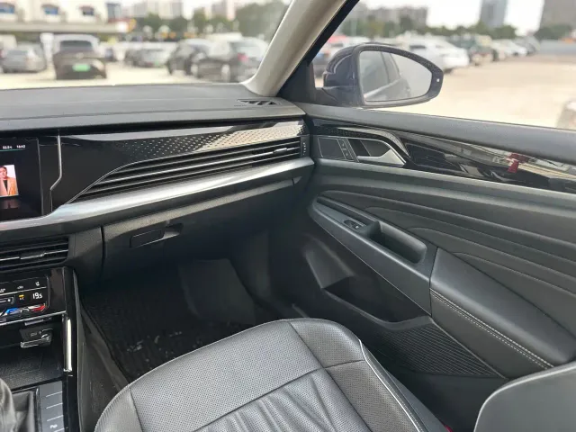 Volkswagen Passat — Фото автомобиля 16