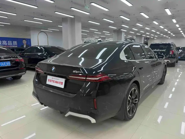 BMW 5 Series — Фото автомобиля 4