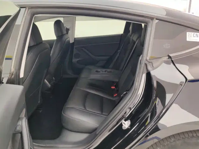 Tesla Model 3 — Фото автомобиля 11
