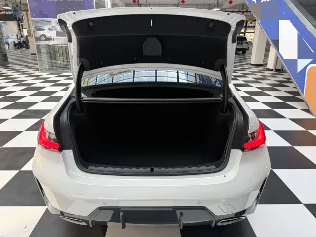 BMW 3 Series — Фото автомобиля 13