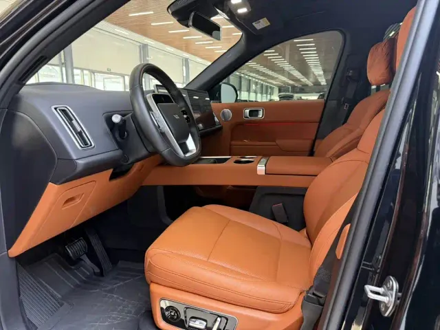 Li Auto L8 — Фото автомобиля 13