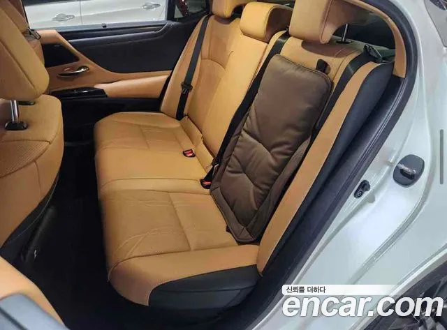 Lexus ES Generation 7 — Фото автомобиля 18