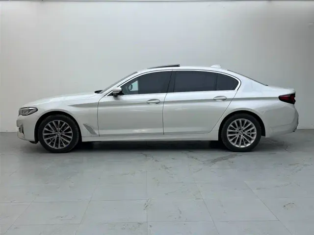 BMW 5 Series — Фото автомобиля 3