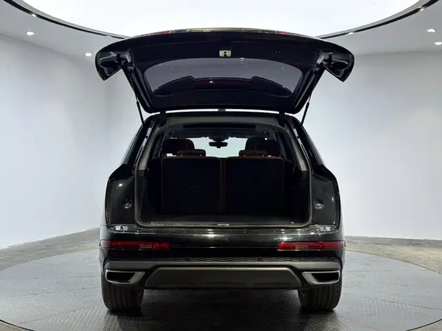 Audi Q7 — Фото автомобиля 8