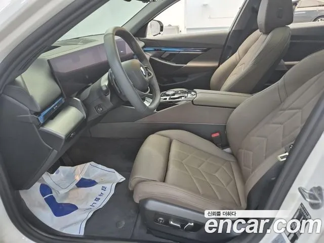 BMW 5-Series — Фото автомобиля 11
