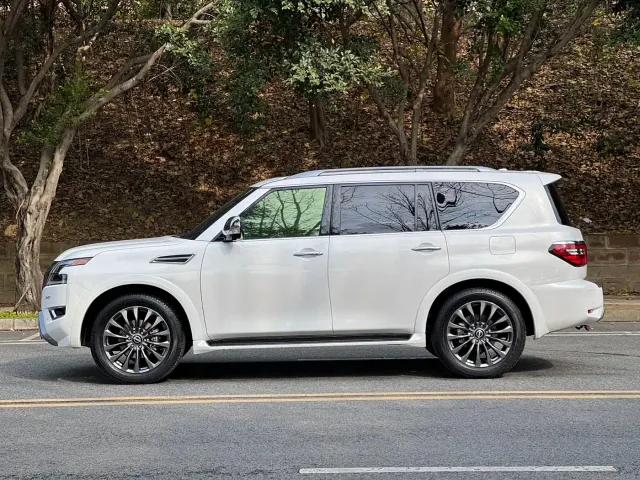 Nissan Patrol — Фото автомобиля 3