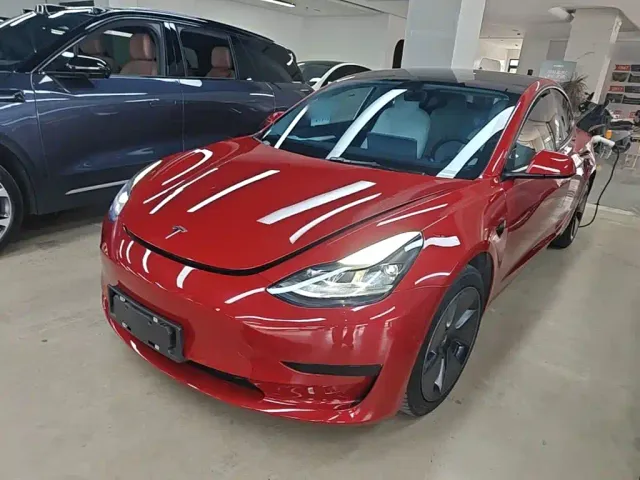 Фотография автомобиля — Tesla Model 3