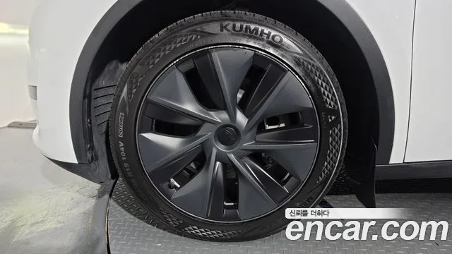 Tesla Model Y — Фото автомобиля 5