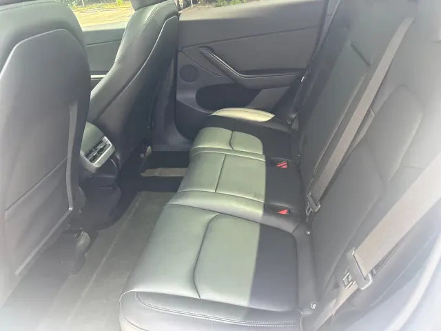 Tesla Model Y — Фото автомобиля 9