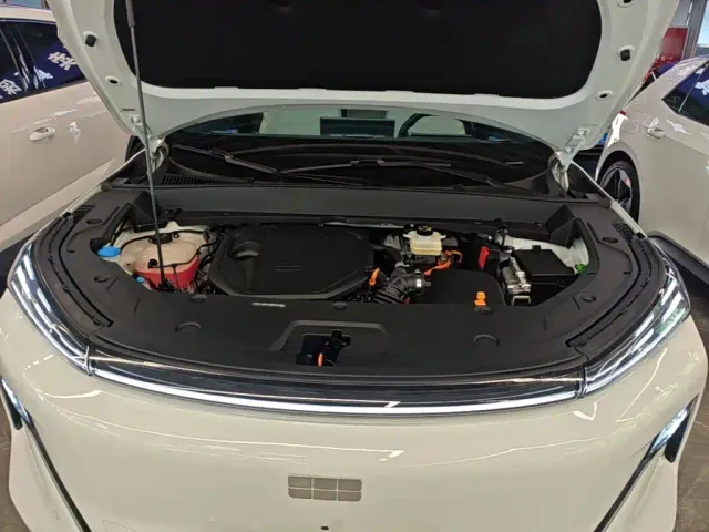 Geely Galaxy Starship 7 EM-i — Фото автомобиля 19