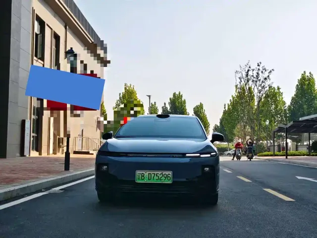 Leapmotor B01 — Фото автомобиля 2