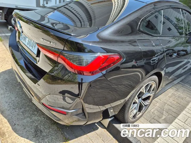 BMW i4 — Фото автомобиля 5