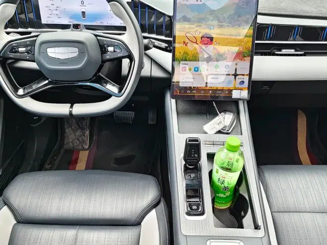 Geely Boyue L — Фото автомобиля 10