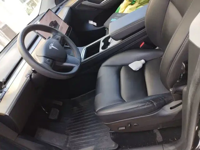 Tesla Model Y — Фото автомобиля 11