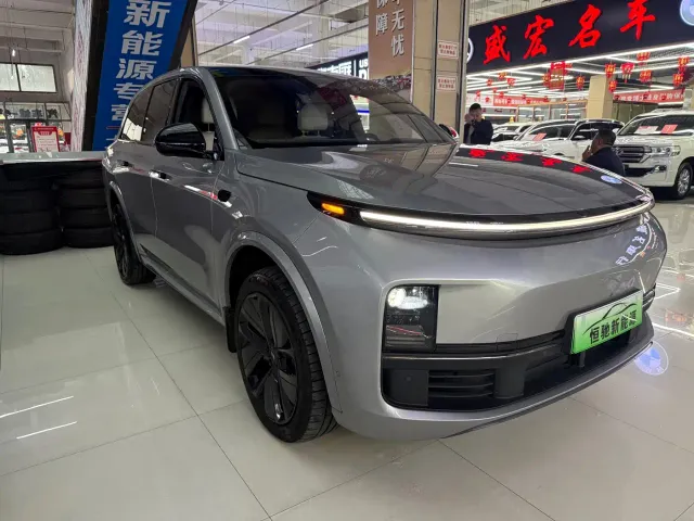 Li Auto L8 — Фото автомобиля 4