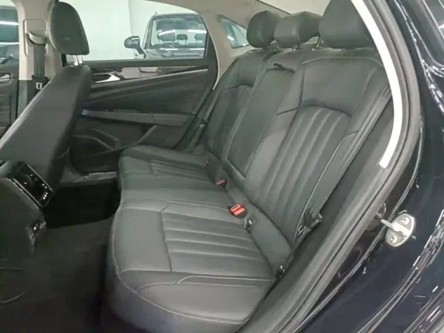 Volkswagen Passat — Фото автомобиля 16
