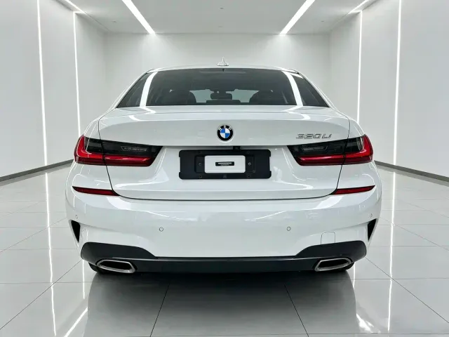 BMW 3 Series — Фото автомобиля 4