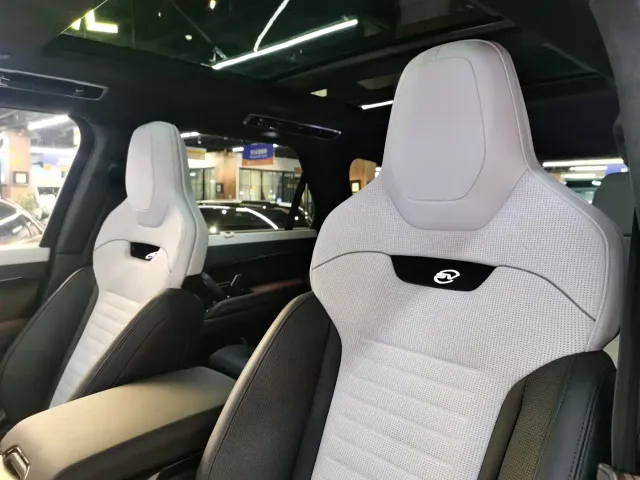 Land Rover Range Rover Sport — Фото автомобиля 16