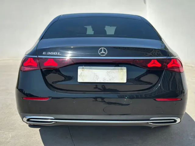 Mercedes-Benz E-Class — Фото автомобиля 18