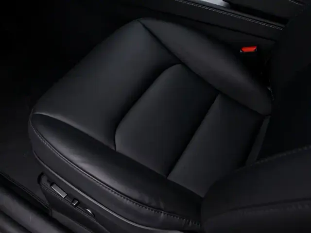 Tesla Model Y — Фото автомобиля 13