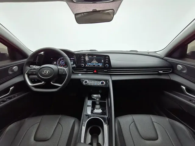 Hyundai Elantra — Фото автомобиля 15