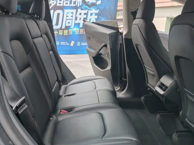 Tesla Model Y — Фото автомобиля 16