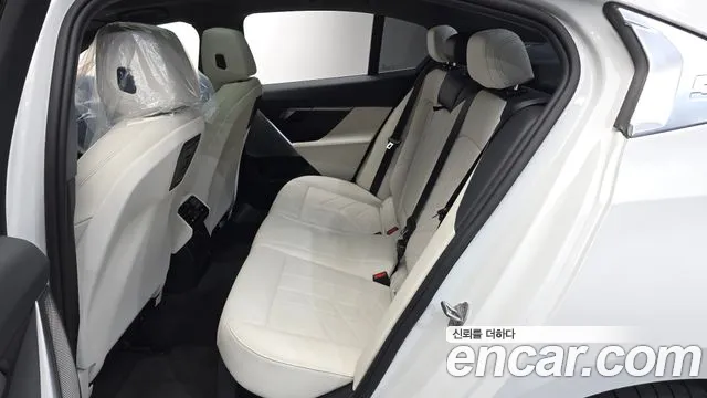 BMW 5 Series G60 — Фото автомобиля 11