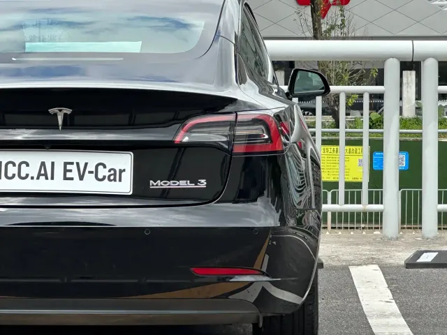 Tesla Model 3 — Фото автомобиля 16
