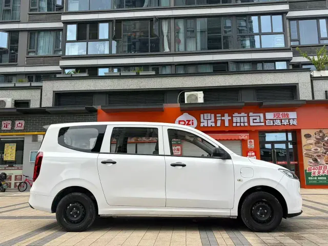 Wuling Hongguang — Фото автомобиля 5