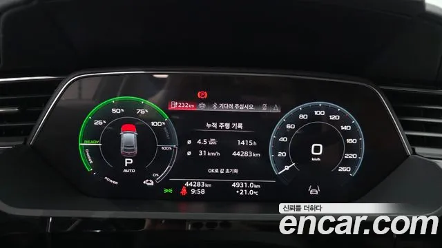 Audi e-tron — Фото автомобиля 8