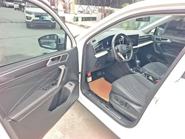 Volkswagen Tiguan L PHEV — Фото автомобиля 15