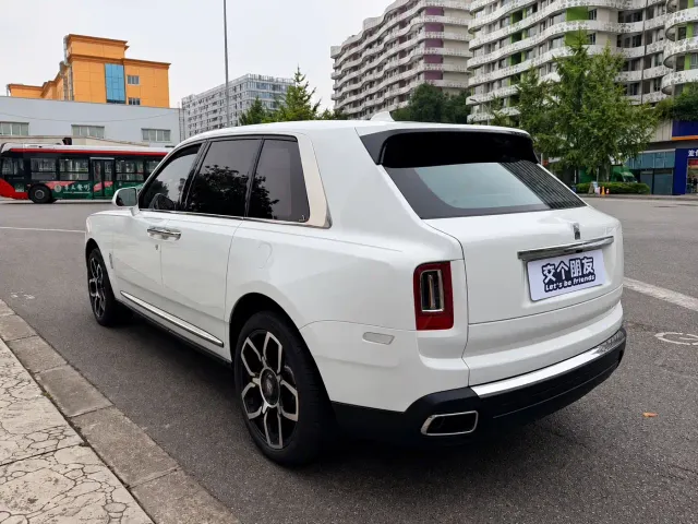 Rolls-Royce Cullinan — Фото автомобиля 2