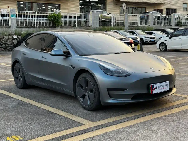 Tesla Model 3 — Фото автомобиля 2