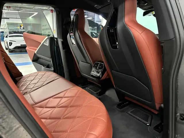 BMW iX M60 — Фото автомобиля 6