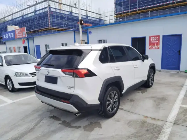 Toyota RAV4 — Фото автомобиля 7