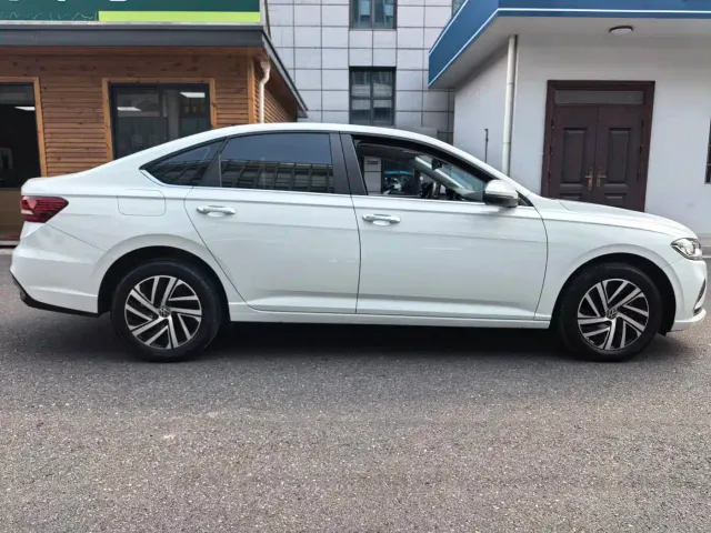Volkswagen Lavida — Фото автомобиля 10