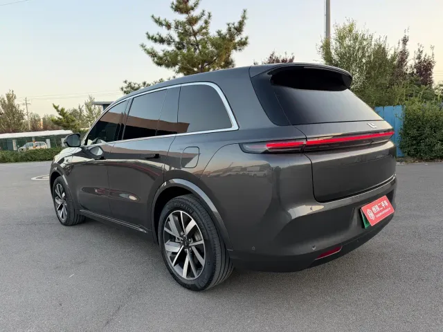 Li Auto L8 — Фото автомобиля 4