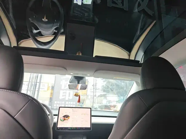 Tesla Model Y — Фото автомобиля 14