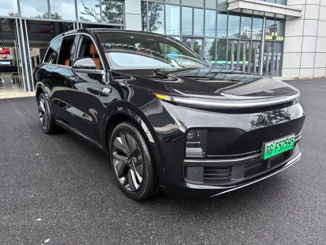 Li Auto L8 — Фото автомобиля 3