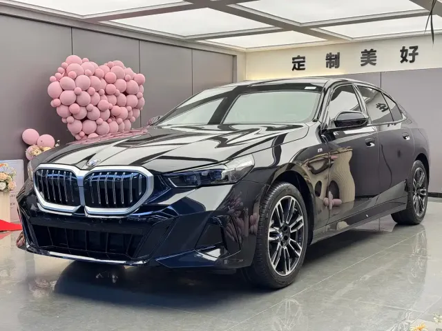 Фотография автомобиля — BMW 5 Series