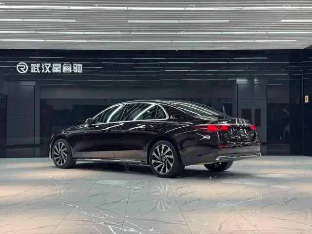 Mercedes-Benz E-Class — Фото автомобиля 5