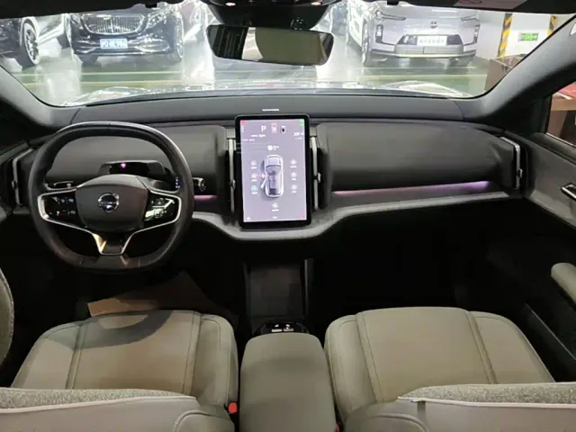 Volvo EX30 — Фото автомобиля 9