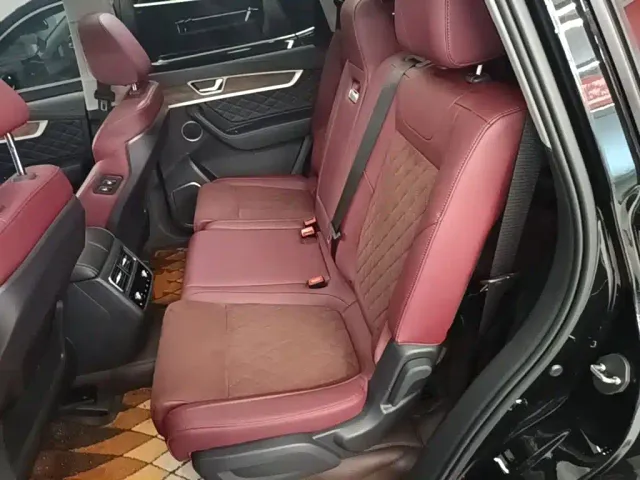 Hongqi HS7 — Фото автомобиля 16