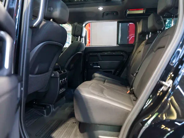 Land Rover Defender — Фото автомобиля 27